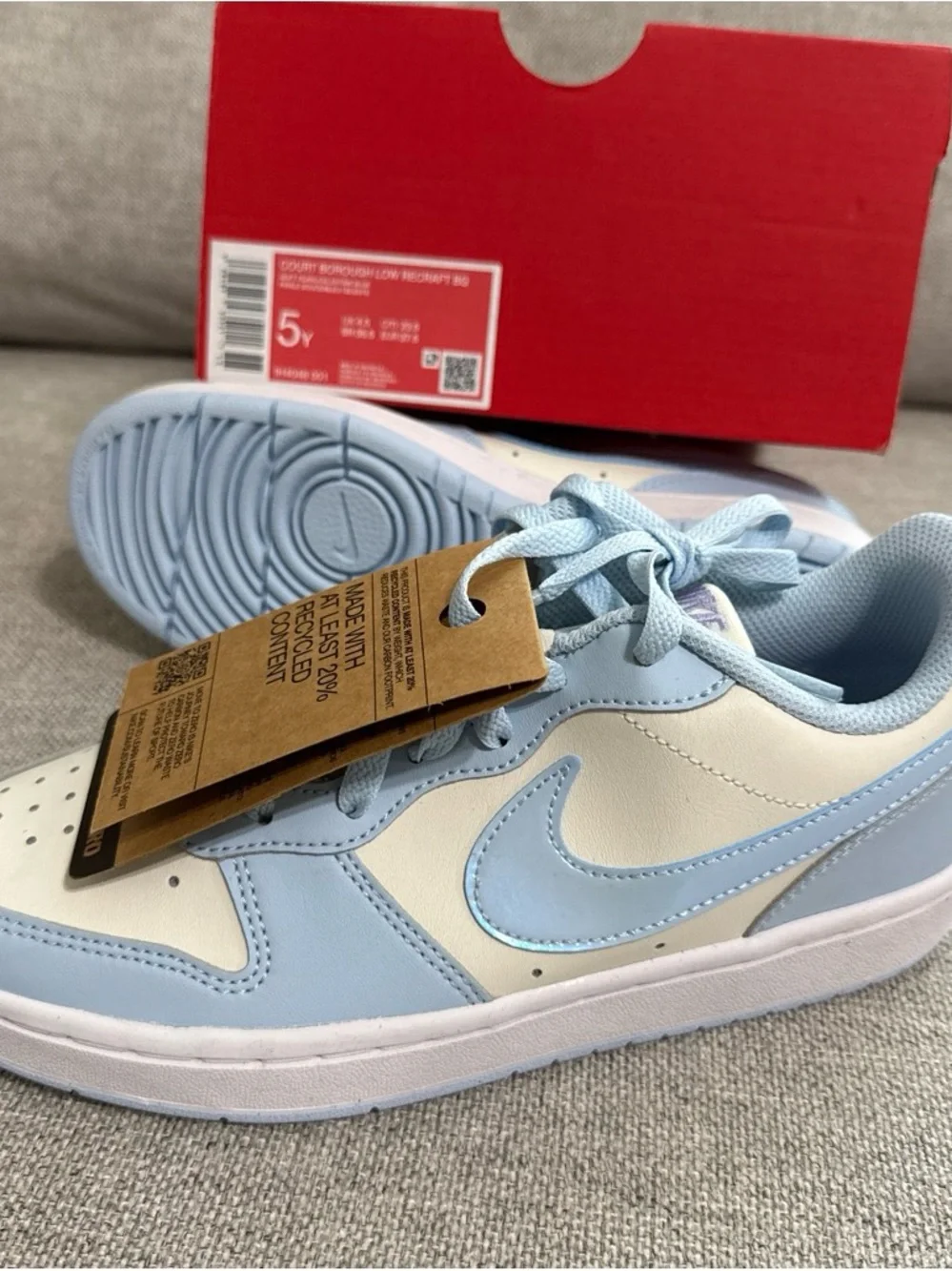 Nike Kids Low-Top Sneakers in Light Blue and White